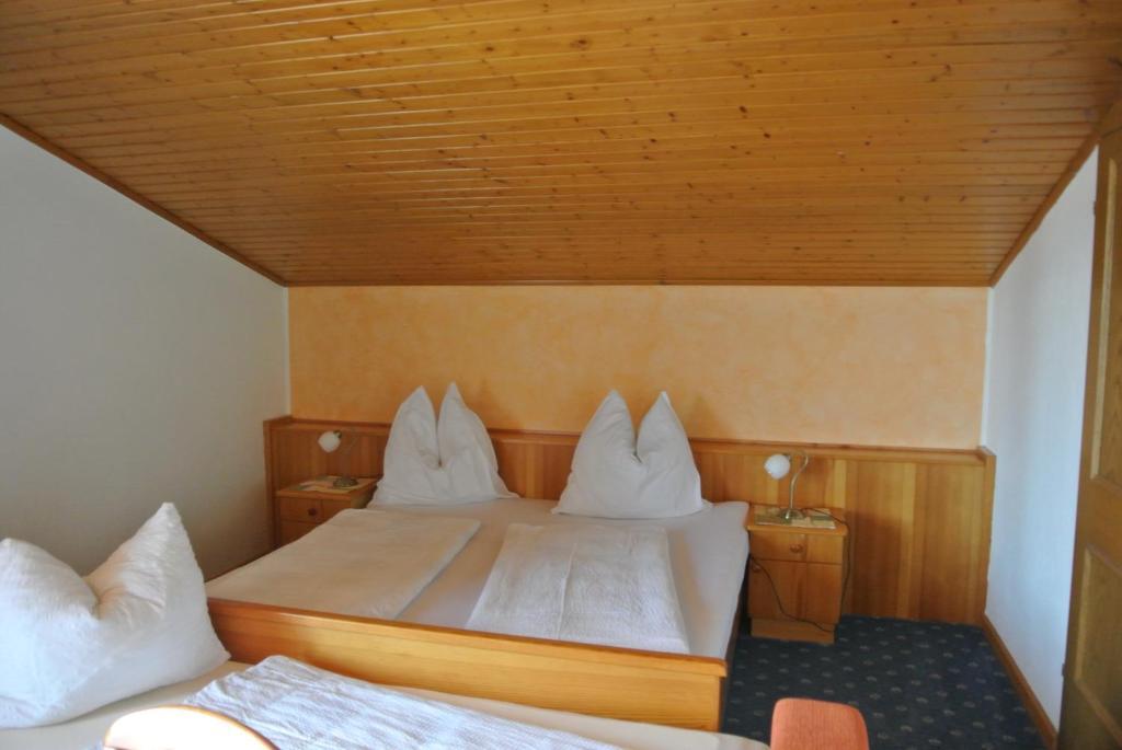 Pension Windinger Schiefling am See Room photo