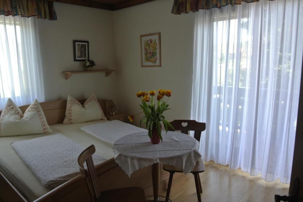 Pension Windinger Schiefling am See Room photo